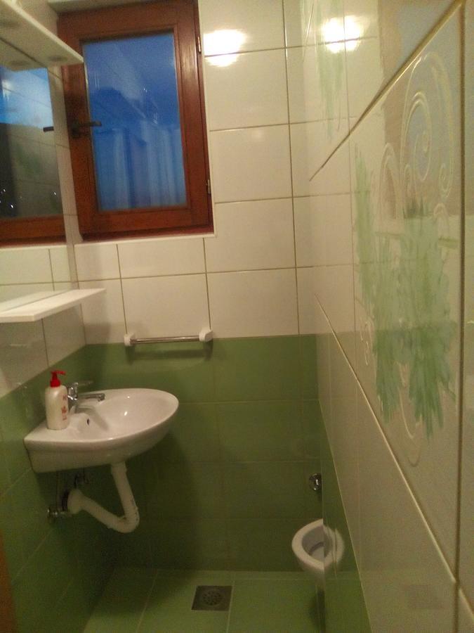 Apartmani Sara トレビニエ エクステリア 写真